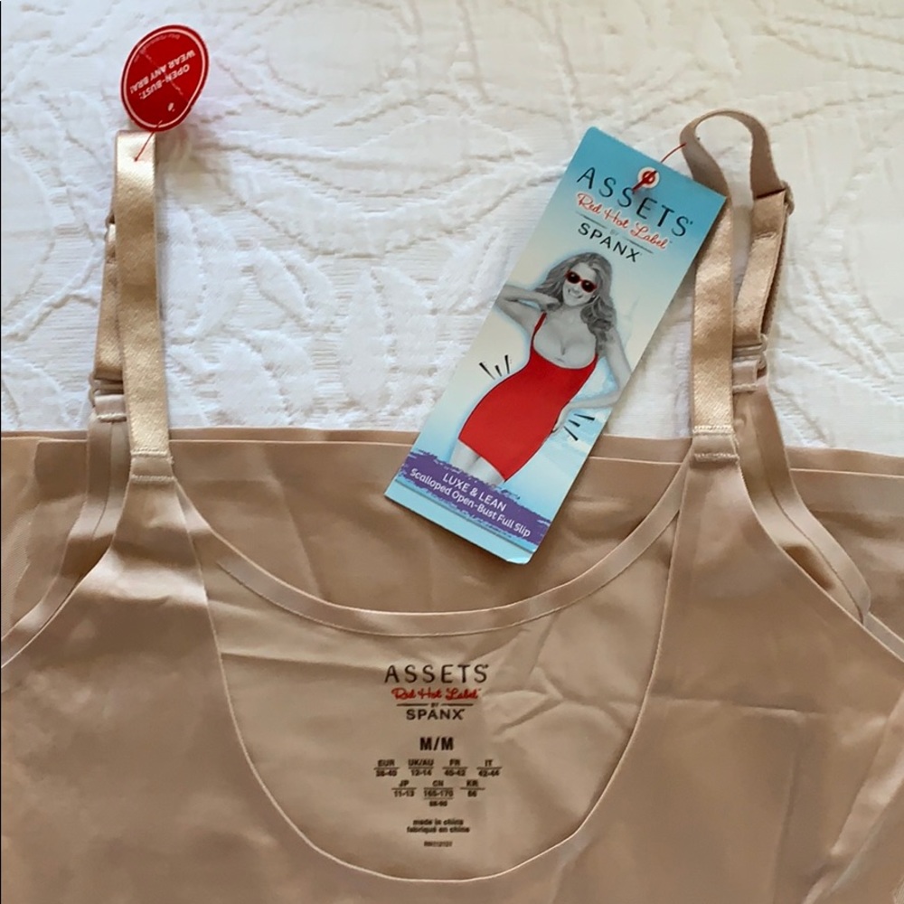 Spanx assets red hot label luxe & lean slip